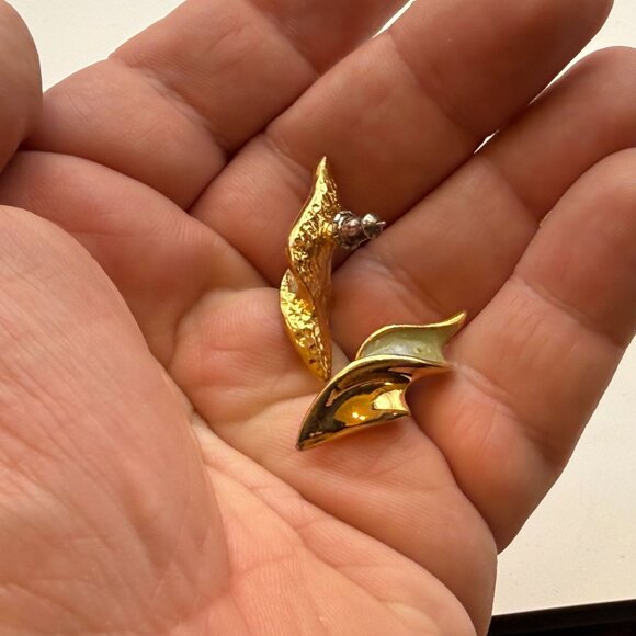 Vintage Gold Tone Abstract Wave Stud Earrings Faux Stone Modernist Estate Jewelr - Picture 4 of 7